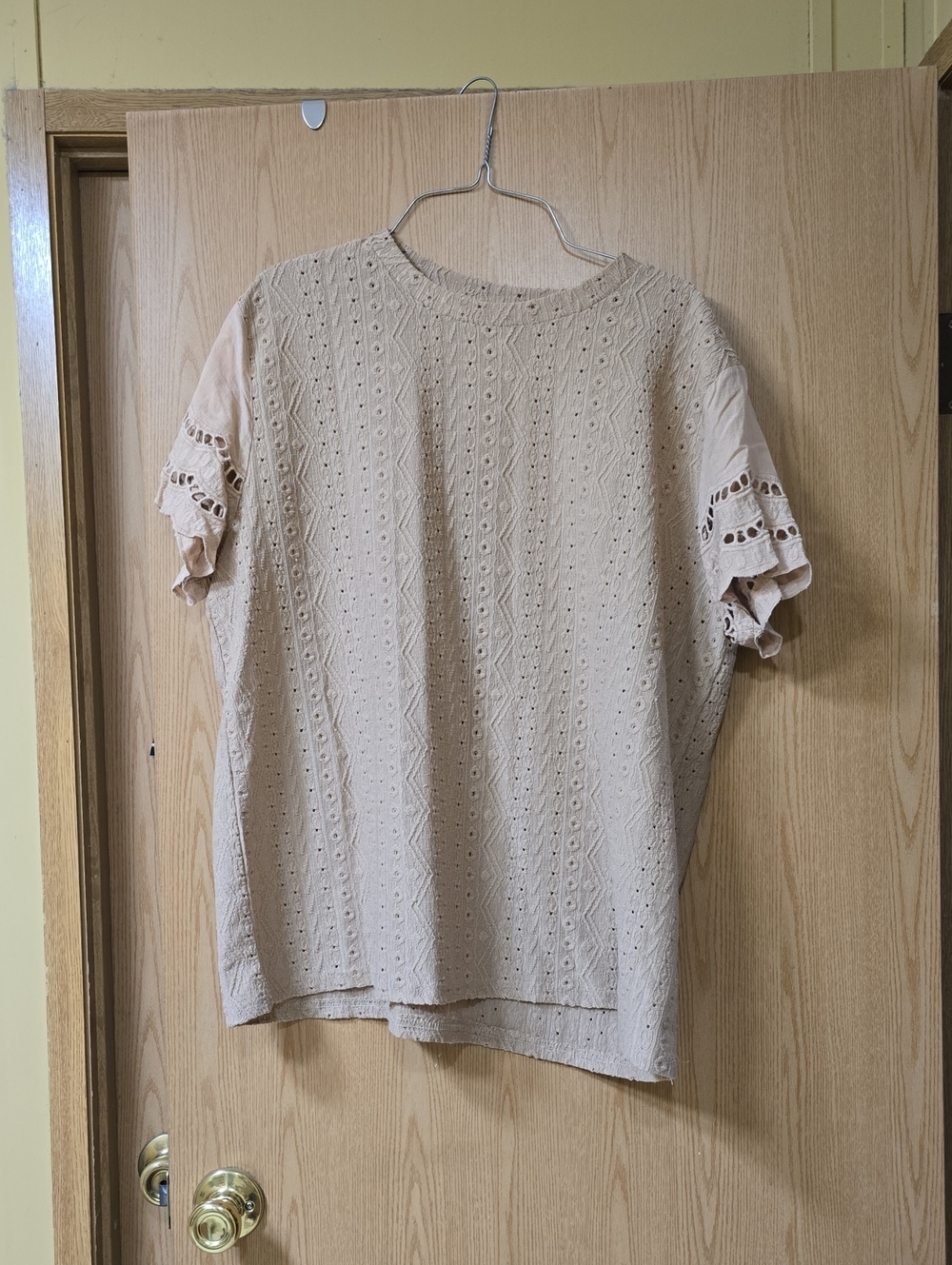 Women’s Eyelet Lace Short Sleeve Top